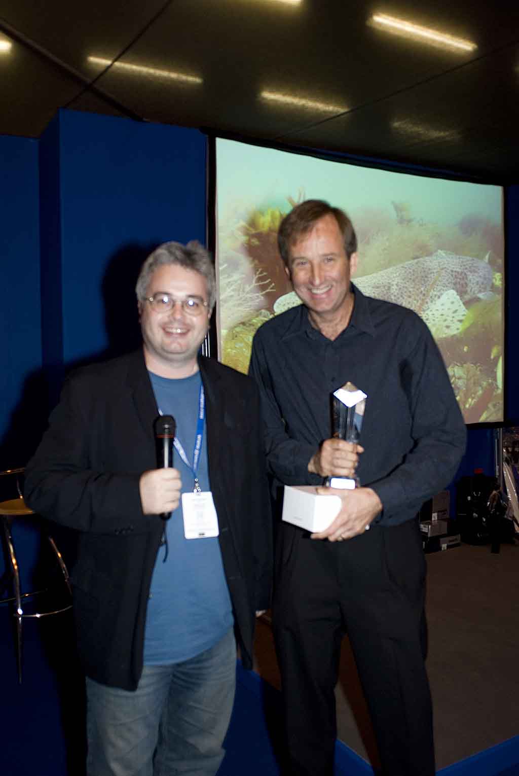 Simon Rogerson presents me with the Best British Photograph trophy at BUIF 2007